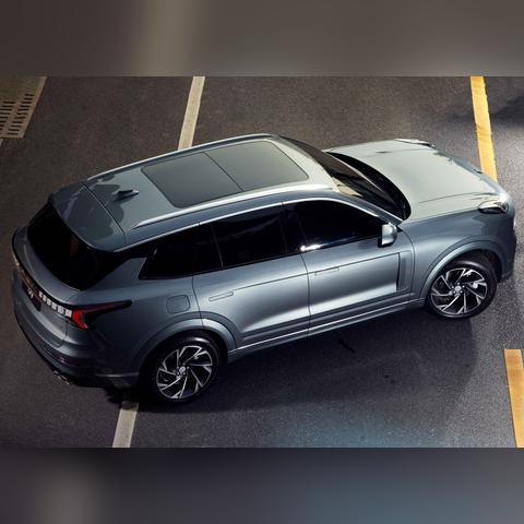 大空间、高配置，试驾吉利新款 SUV7 座