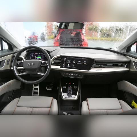 奥迪 Q5 新款，豪华 SUV 的卓越表现