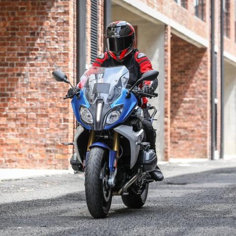 探索宝马 R1200R 新款，未来骑行的无限可能