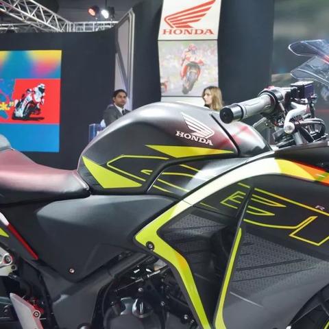 探索 CBR250 最新款，速度与激情的完美融合