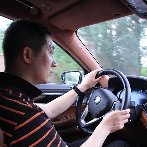 探索宝马新款 750Li，奢华与性能的完美融合