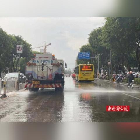 12 吨新款洒水车，为城市清洁注入新动力