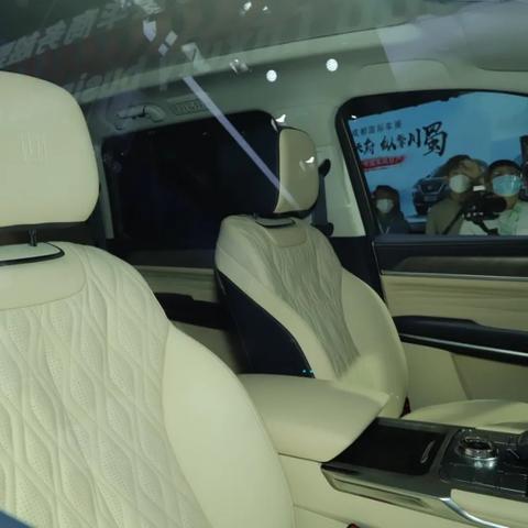 新款林肯suv内饰图片