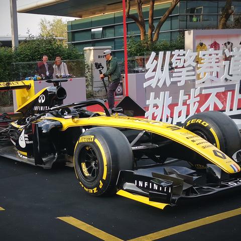 新款雷诺f1赛车